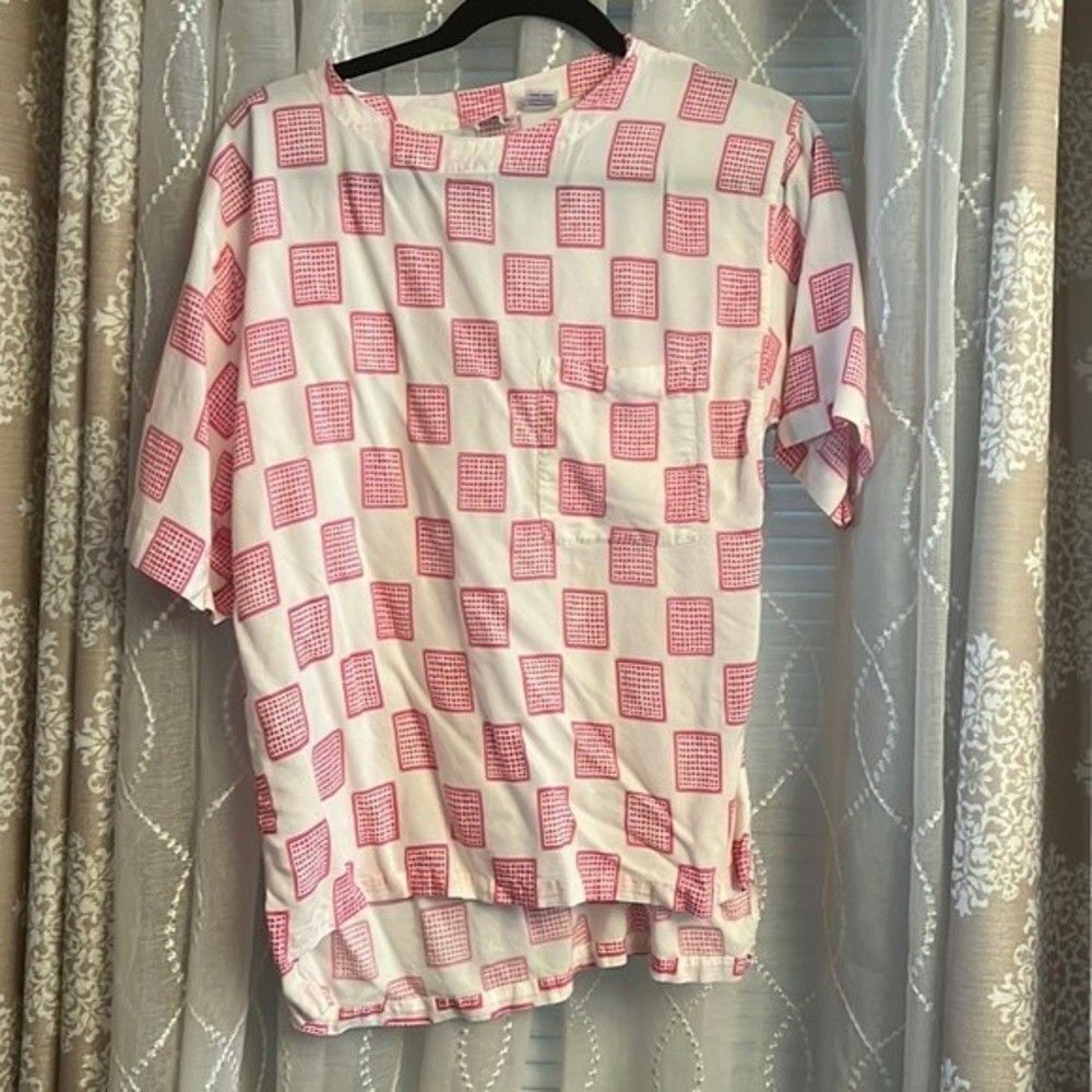 Women’s Freestyle Short Sleeve Top with Front Pocket - Size Medium